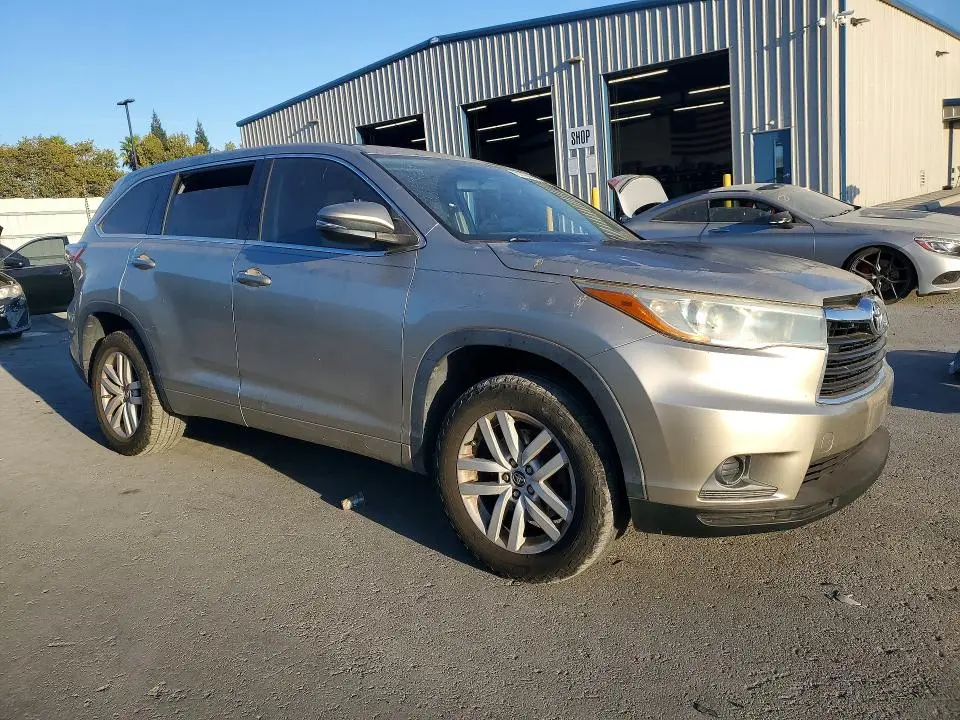 2016 TOYOTA HIGHLANDER LE  