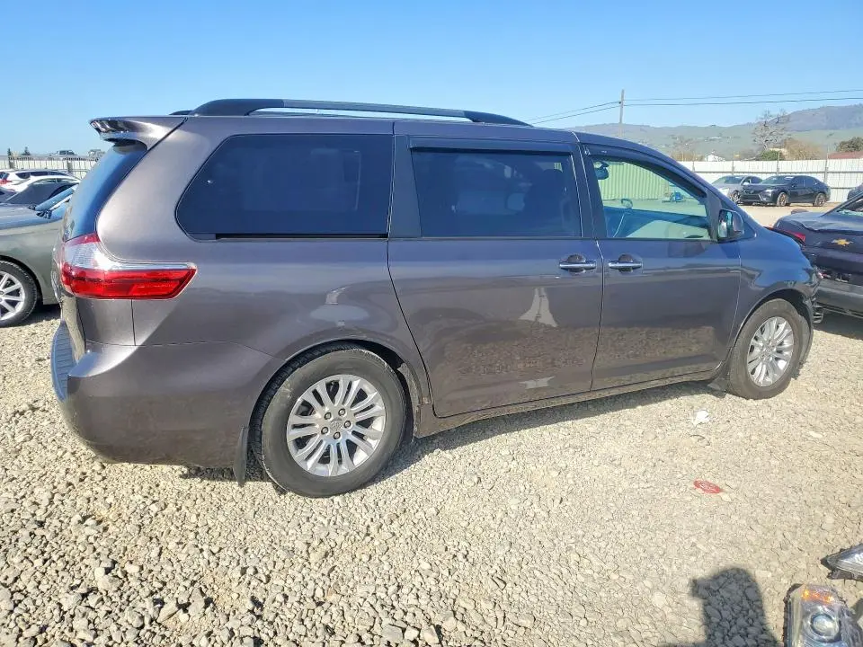 2015 TOYOTA SIENNA XLE 8-PASSENGER  