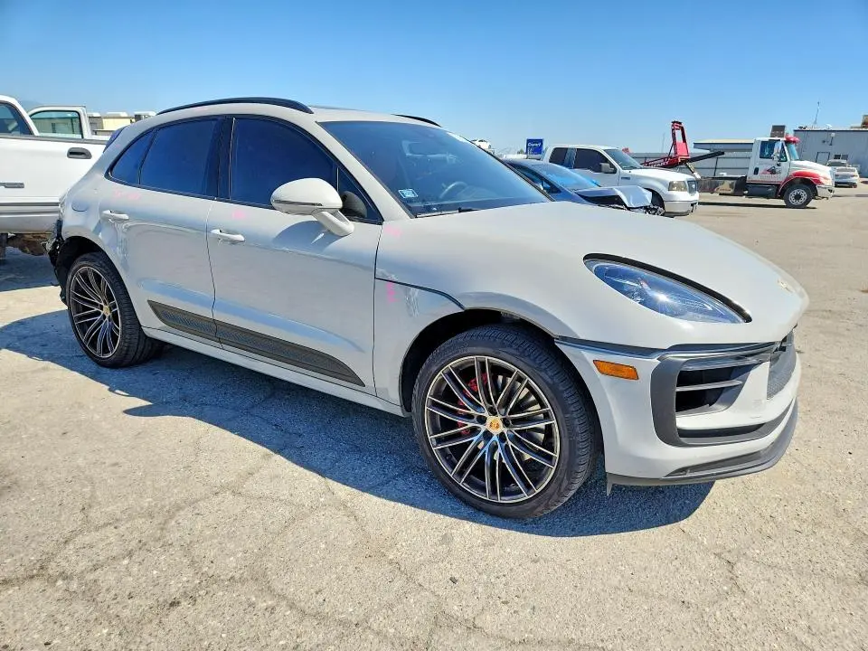 2024 PORSCHE MACAN S  
