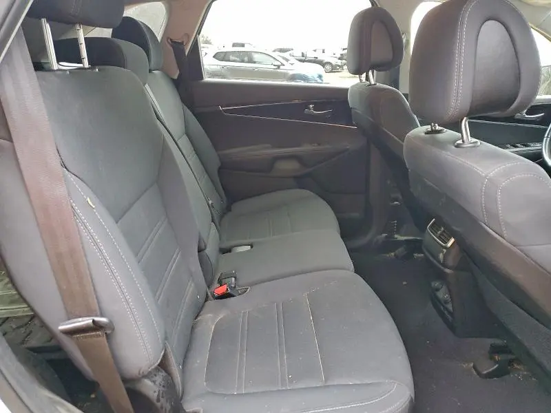 2016 KIA SORENTO LX  