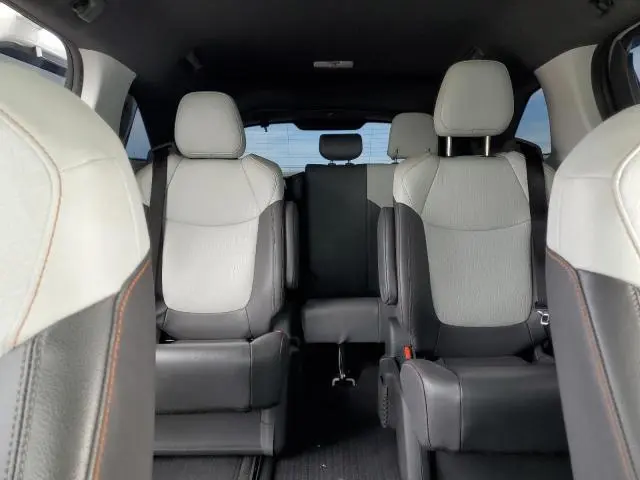2022 TOYOTA SIENNA XSE  