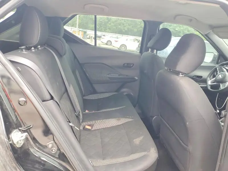 2020 NISSAN KICKS S  