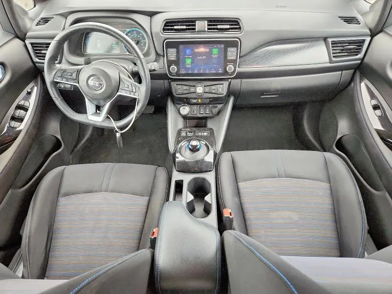 2022 NISSAN LEAF SV  
