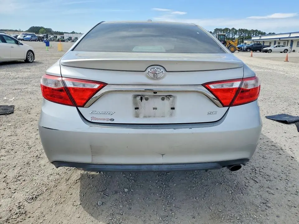 2015 TOYOTA CAMRY SE  