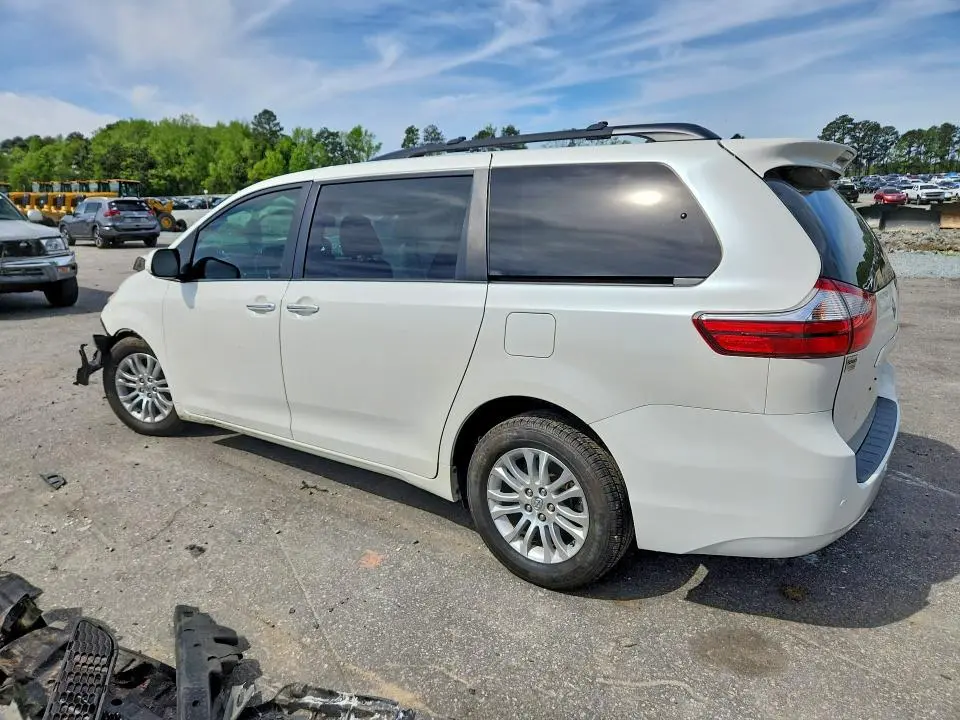 2015 TOYOTA SIENNA XLE PREMIUM 8-PASSENGER  
