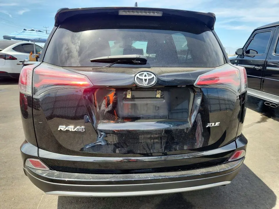 2018 TOYOTA RAV4 XLE  
