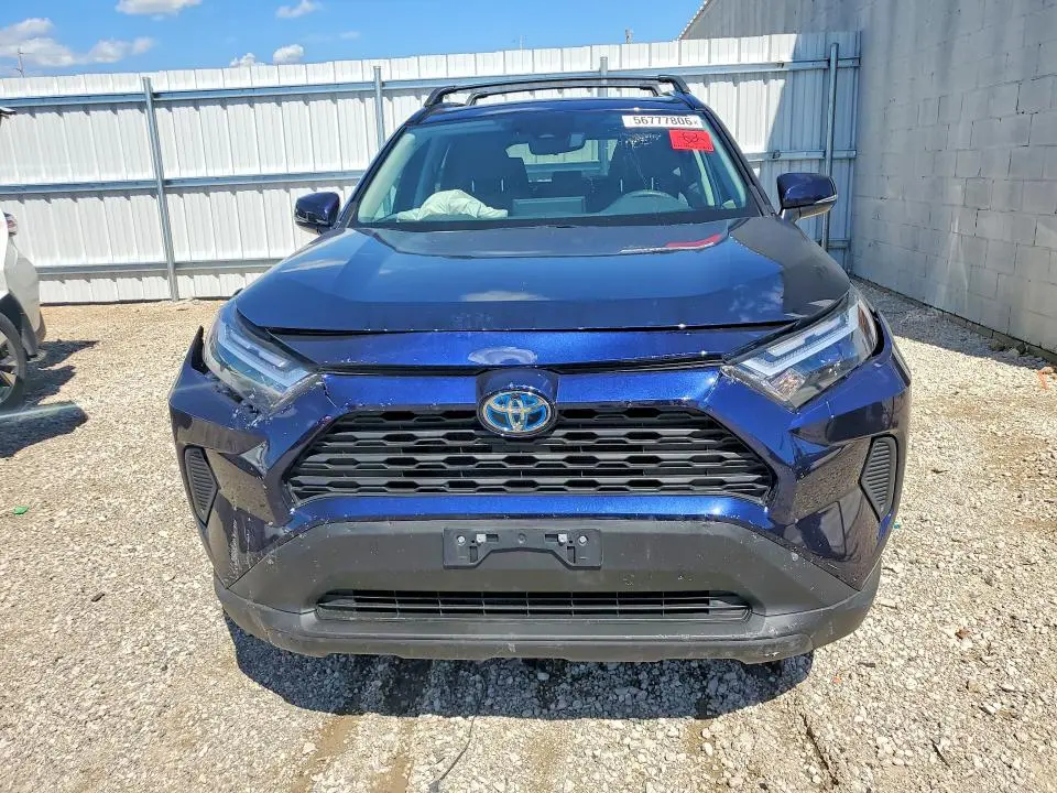 2022 TOYOTA RAV4 XLE  