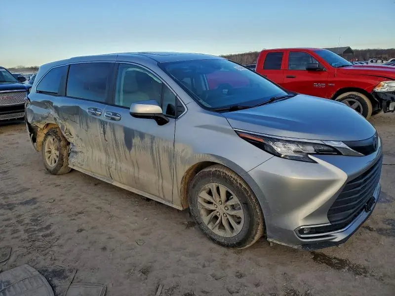 2022 TOYOTA SIENNA XLE 7-PASSENGER  