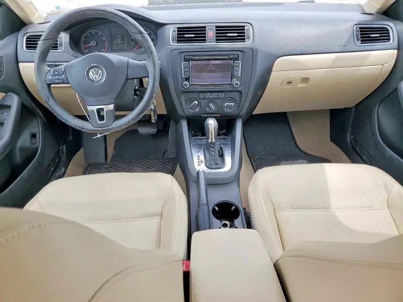 2011 VOLKSWAGEN JETTA SE  