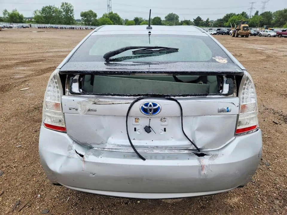 2010 TOYOTA PRIUS III  