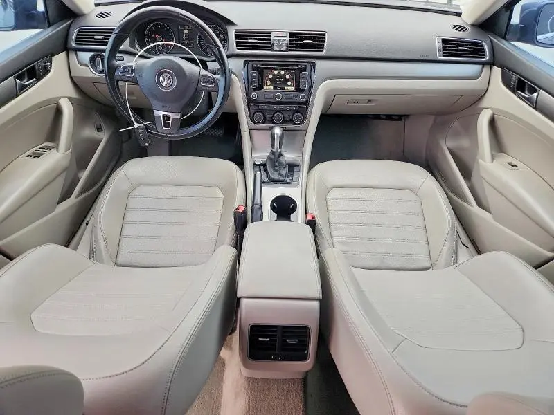 2015 VOLKSWAGEN PASSAT SE  