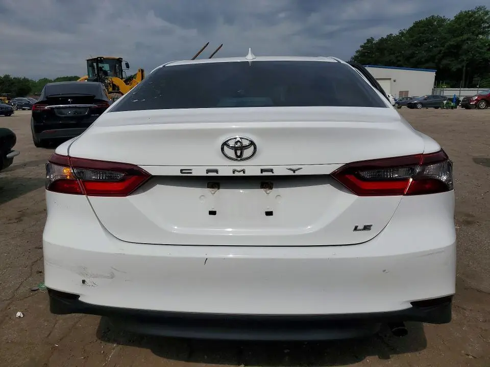 2022 TOYOTA CAMRY LE  