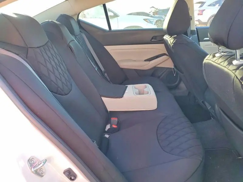 2023 NISSAN ALTIMA SV  