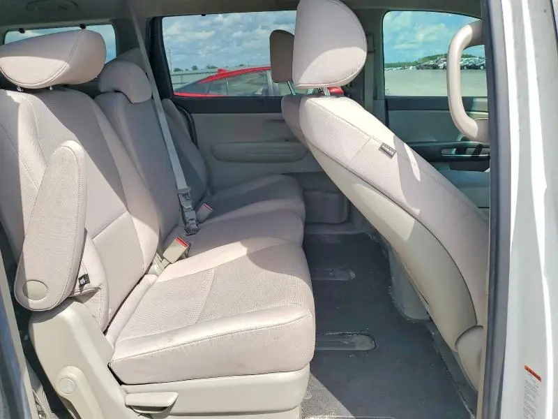 2018 KIA SEDONA LX  