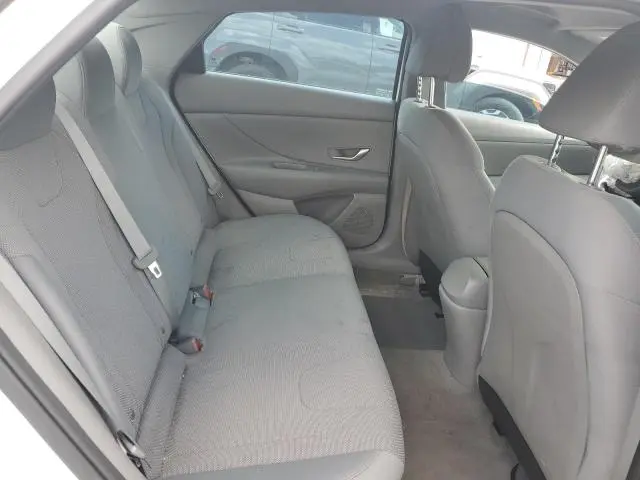 2021 HYUNDAI ELANTRA SE  