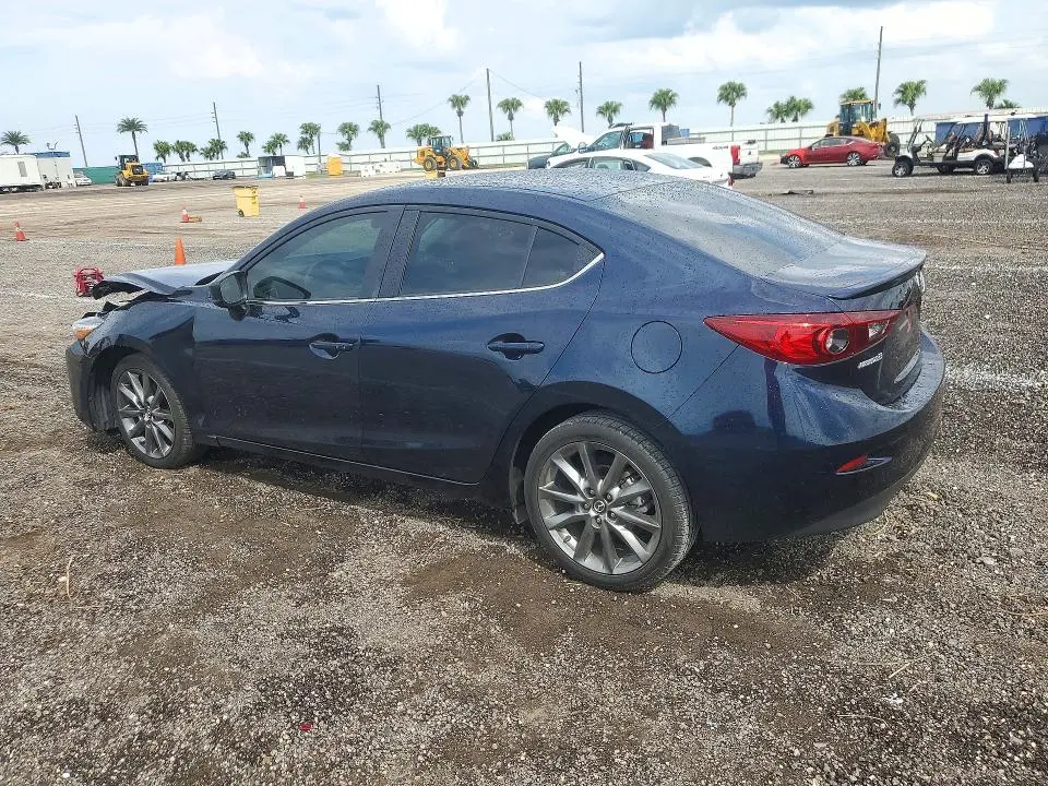 2018 MAZDA 3 TOURING  