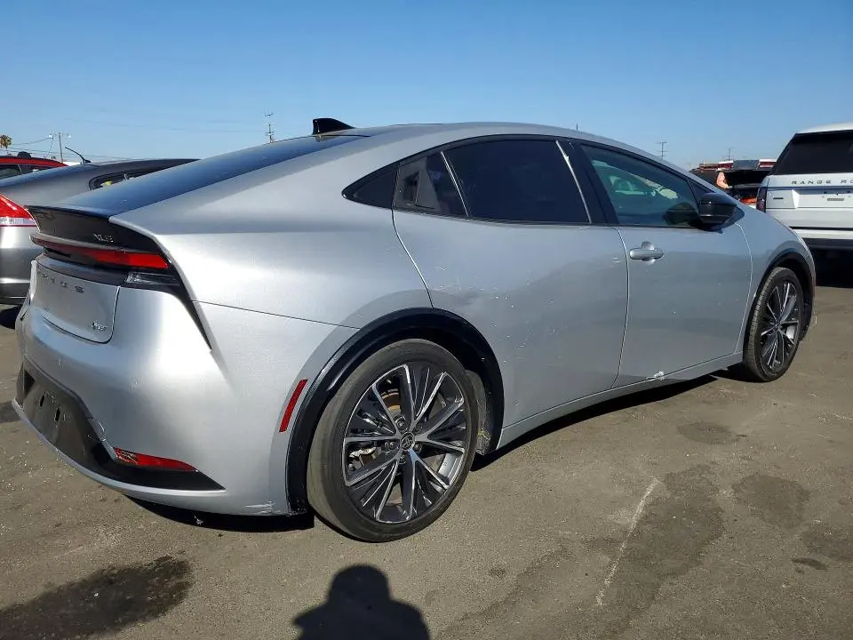 2023 TOYOTA PRIUS XLE  