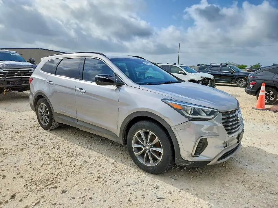 2017 HYUNDAI SANTA FE SE  