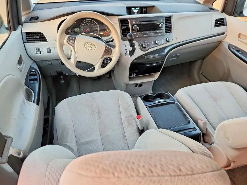 2011 TOYOTA SIENNA LE  