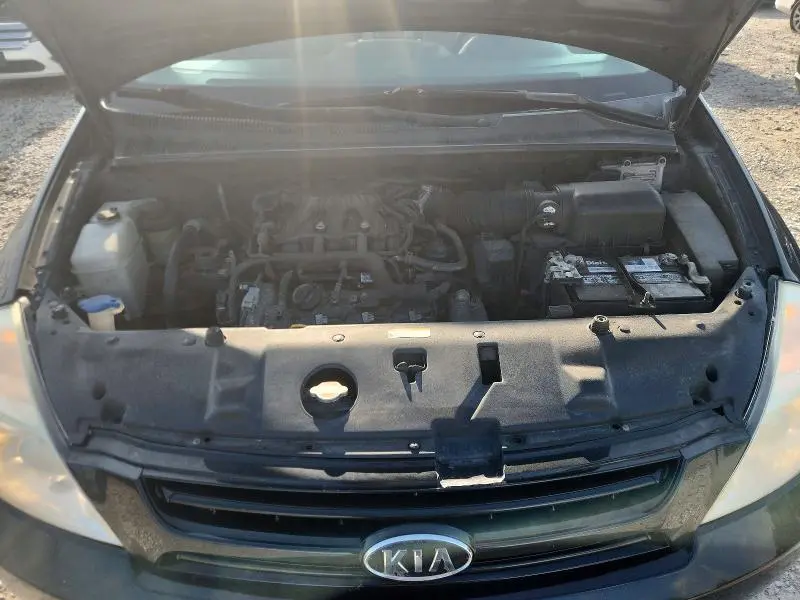 2010 KIA SEDONA LX  