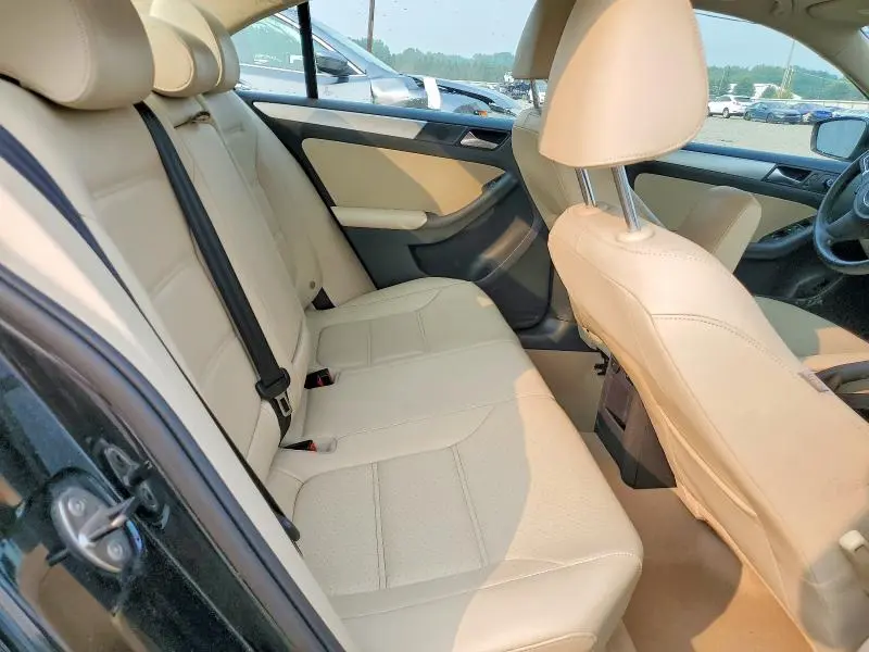 2013 VOLKSWAGEN JETTA SE  