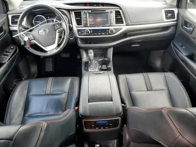2019 TOYOTA HIGHLANDER SE  