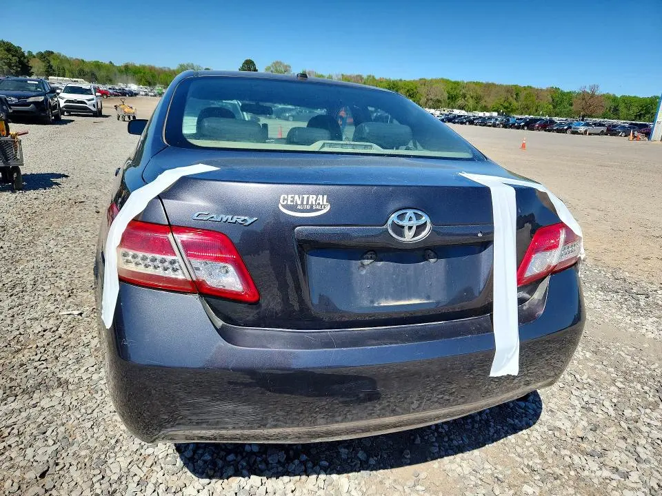 2011 TOYOTA CAMRY LE  