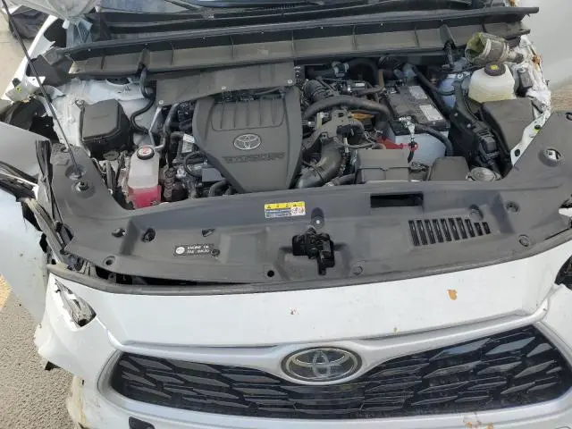 2024 TOYOTA HIGHLANDER LE  