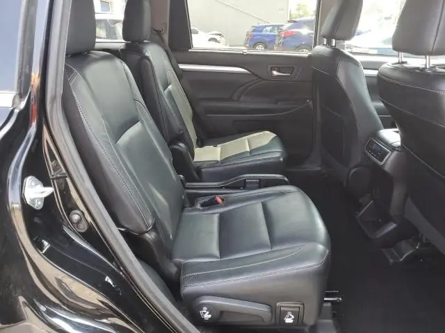 2015 TOYOTA HIGHLANDER XLE  