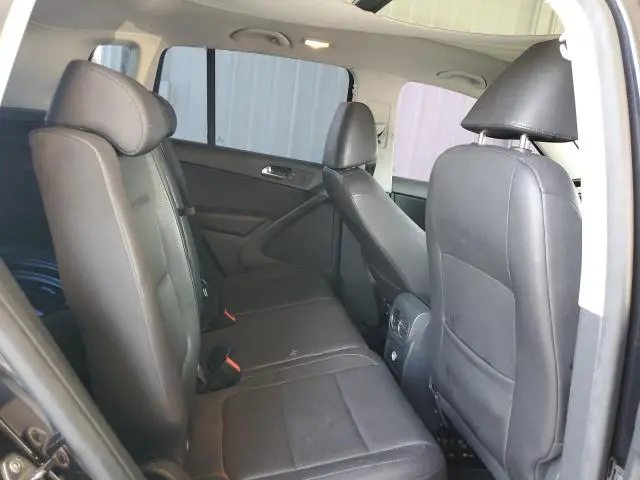 2010 VOLKSWAGEN TIGUAN SE  