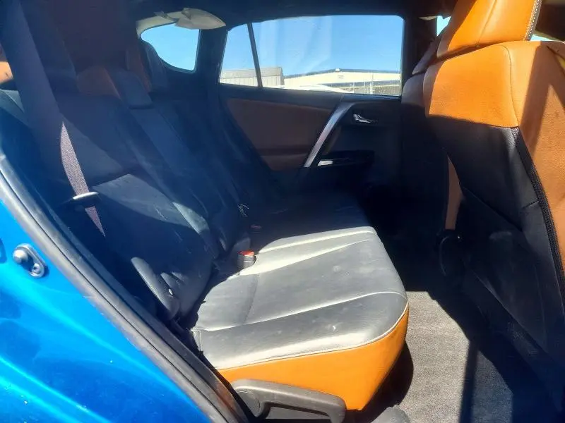 2017 TOYOTA RAV4 SE  