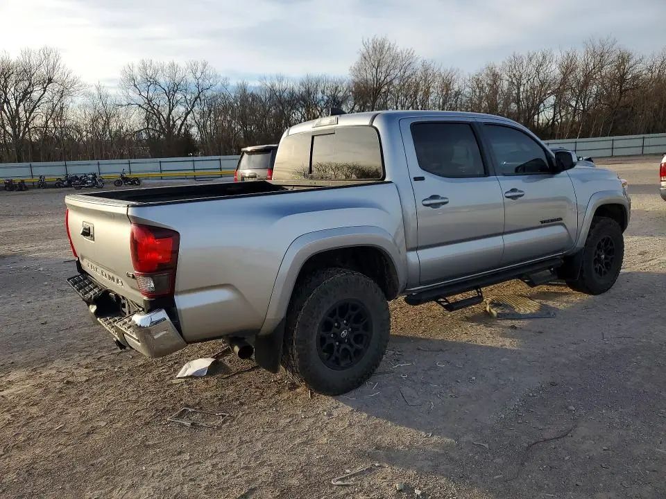 2022 TOYOTA TACOMA SR5 V6  