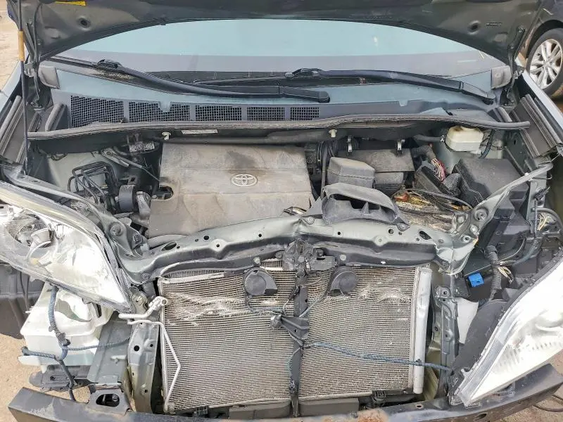 2013 TOYOTA SIENNA XLE 8-PASSENGER  