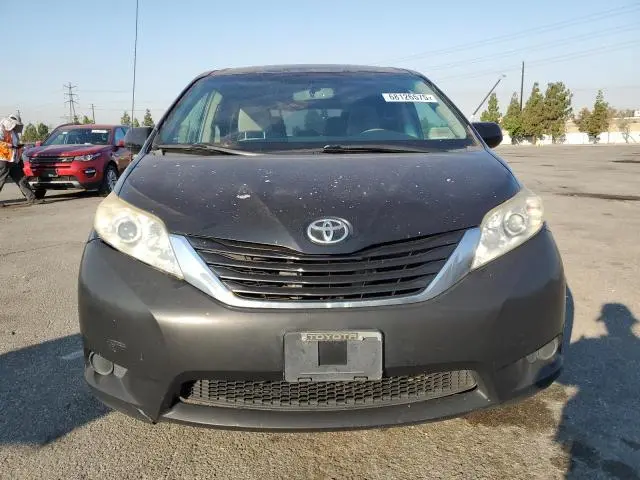 2013 TOYOTA SIENNA LE  
