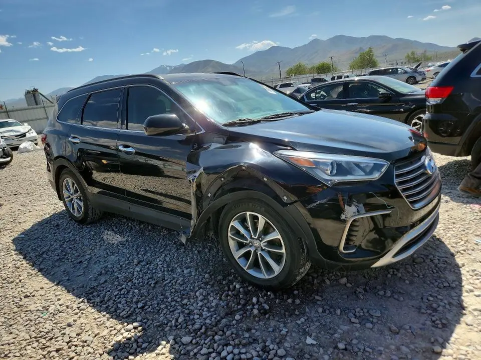 2018 HYUNDAI SANTA FE SE  