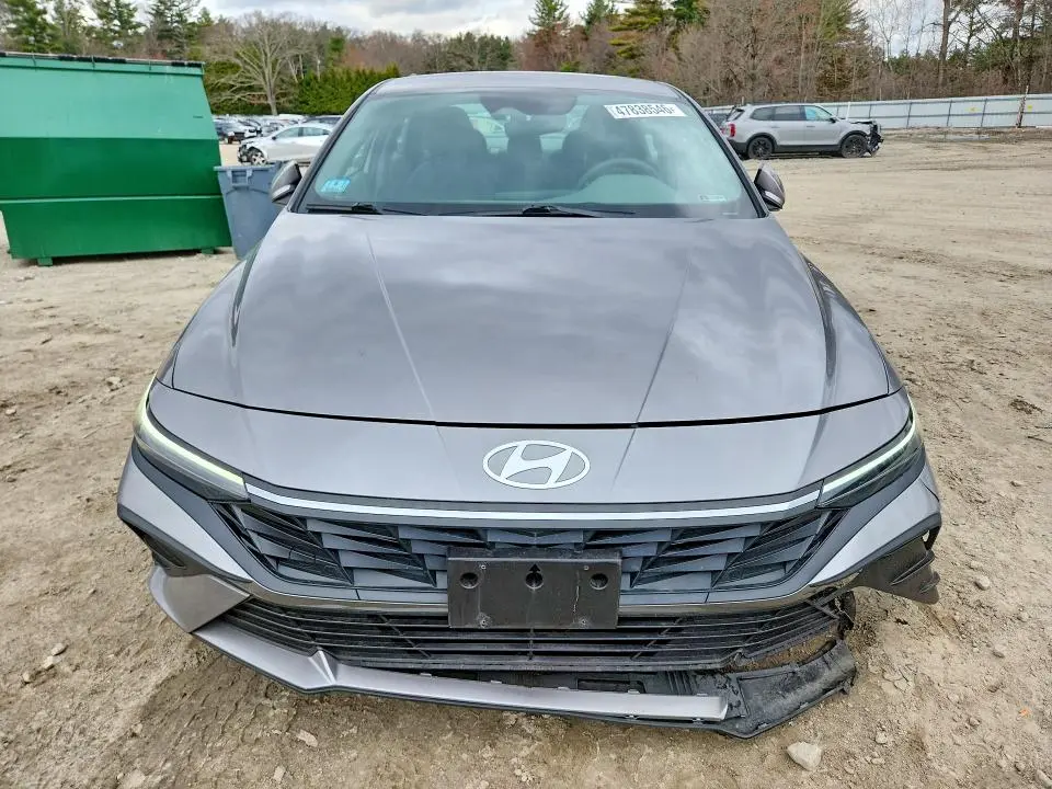 2024 HYUNDAI ELANTRA SE  
