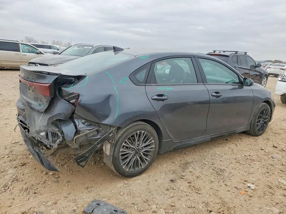 2024 KIA FORTE GT LINE  