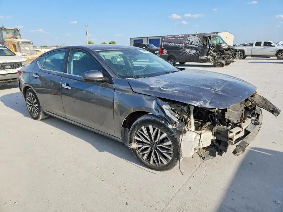 2023 NISSAN ALTIMA SV  