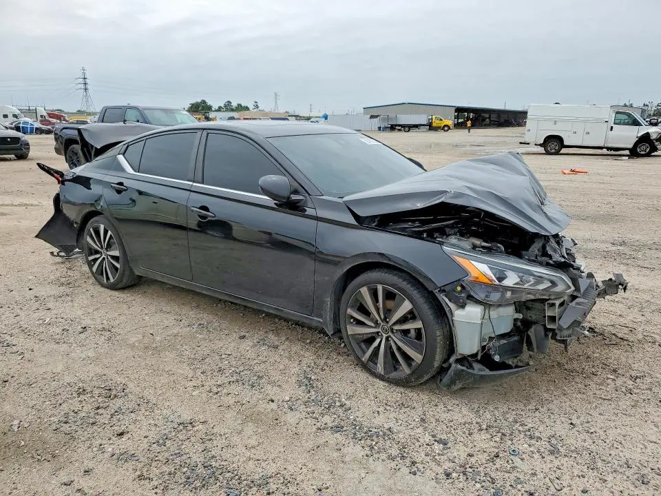 2021 NISSAN ALTIMA SR  