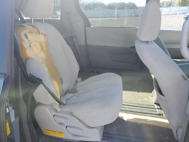 2014 TOYOTA SIENNA LE  