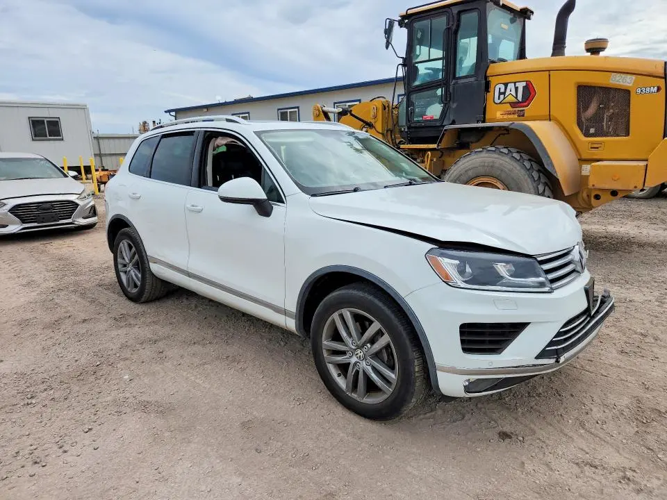 2015 VOLKSWAGEN TOUAREG V6  