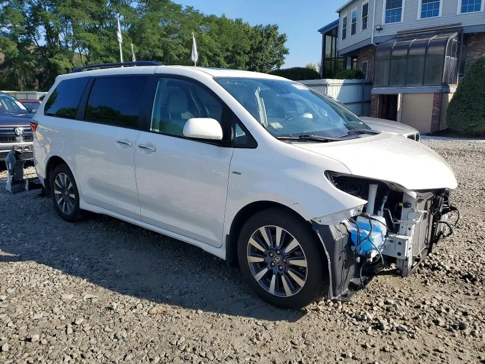 2019 TOYOTA SIENNA XLE 7-PASSENGER  