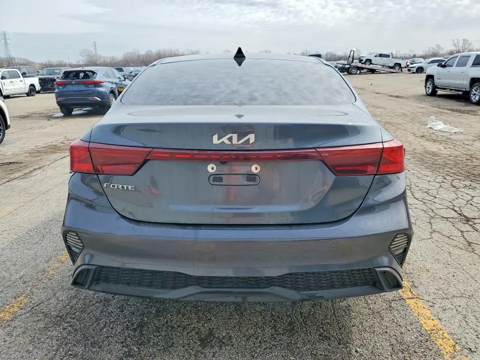 2023 KIA FORTE LXS  