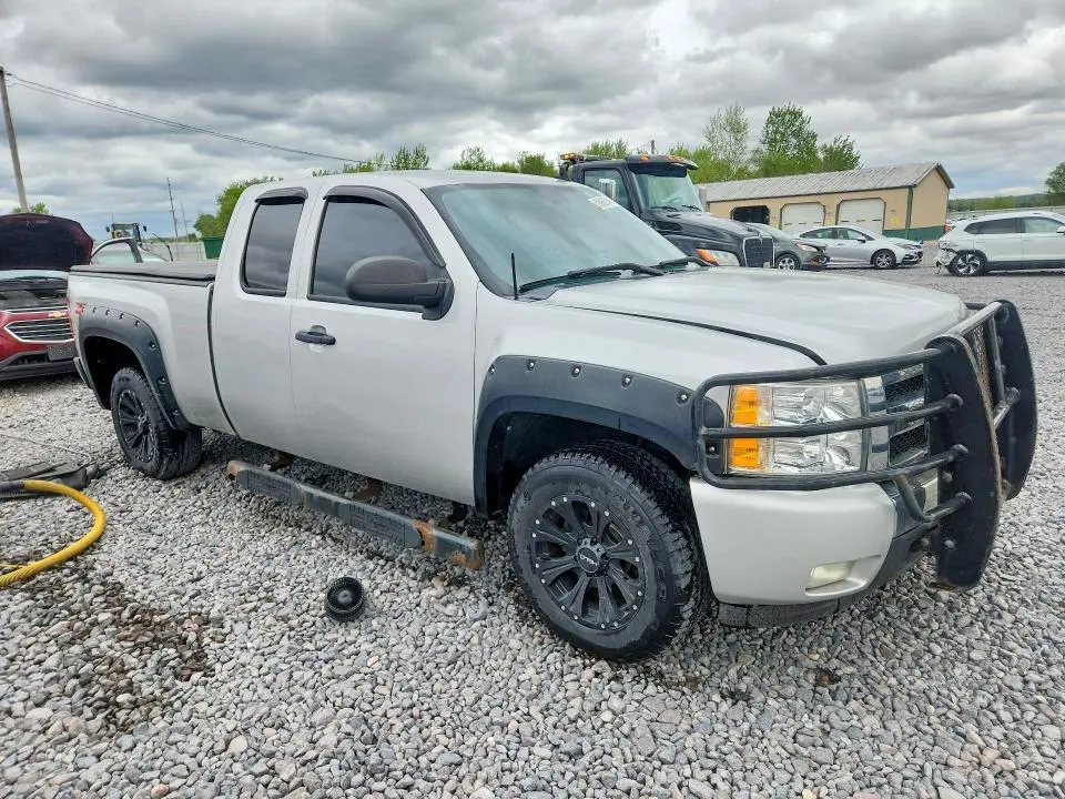 2011 CHEVROLET SILVERADO K1500 LT  