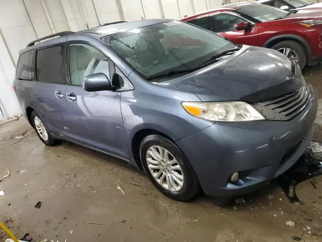 2015 TOYOTA SIENNA XLE  