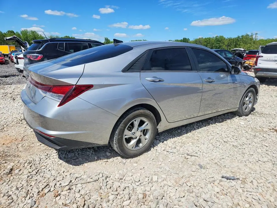 2022 HYUNDAI ELANTRA SE  