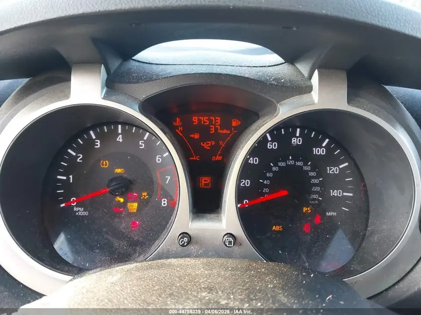 2015 NISSAN JUKE SV