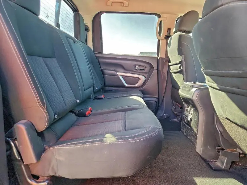 2019 NISSAN TITAN SV  