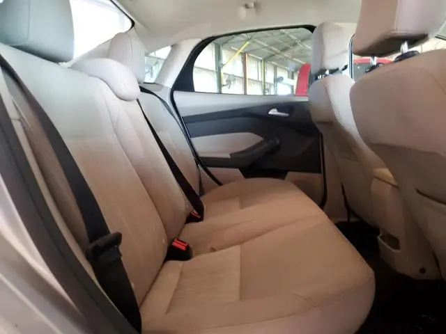 2016 FORD FOCUS SE  