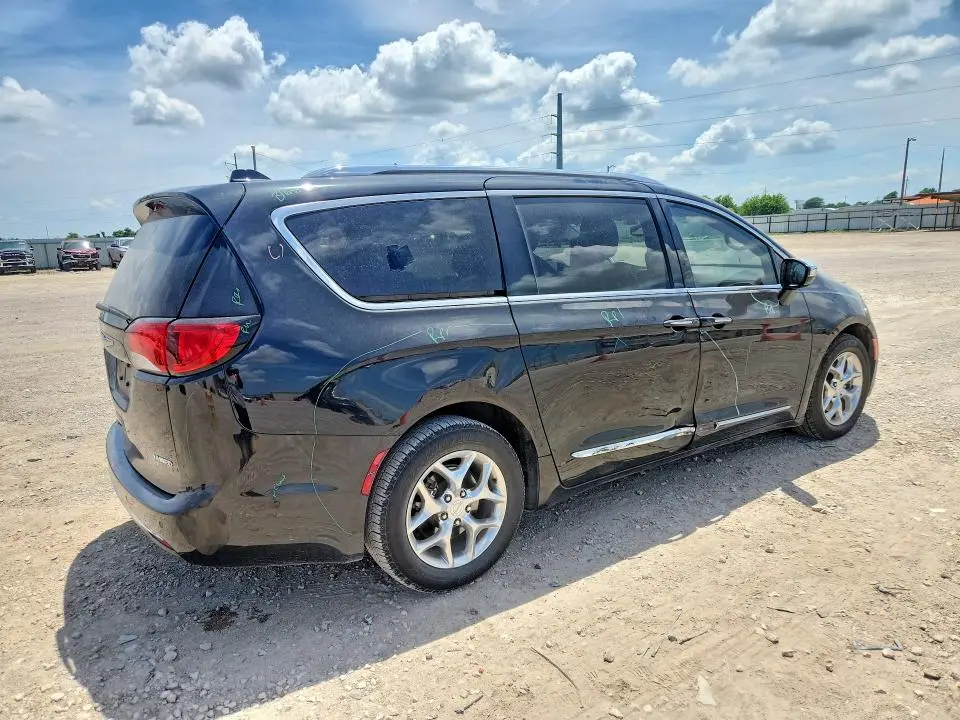 2017 CHRYSLER PACIFICA LIMITED  